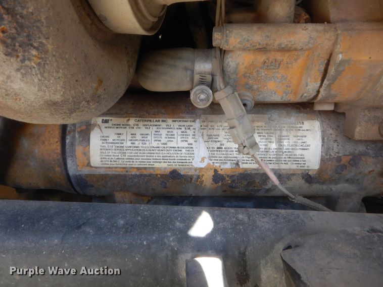 image for item HB9283 2006 International 9900i  semi truck