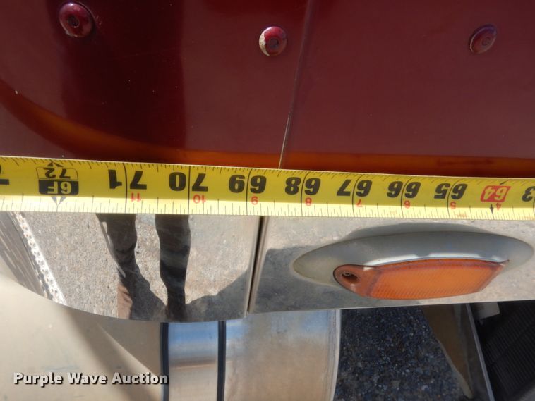 image for item HB9283 2006 International 9900i  semi truck