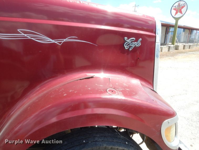 image for item HB9283 2006 International 9900i  semi truck