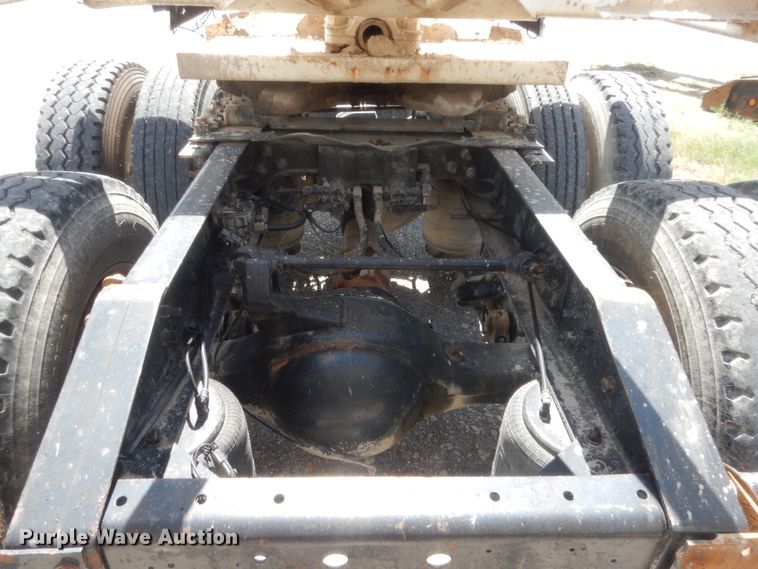 image for item HB9283 2006 International 9900i  semi truck