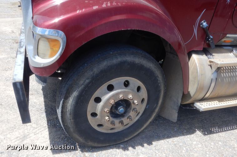 image for item HB9283 2006 International 9900i  semi truck