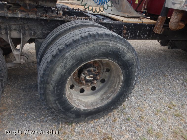 image for item HB9283 2006 International 9900i  semi truck