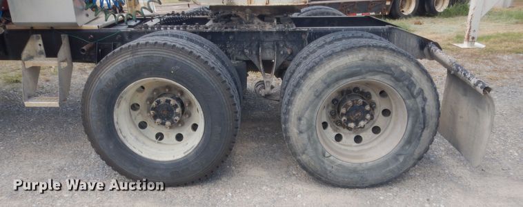 image for item HB9283 2006 International 9900i  semi truck