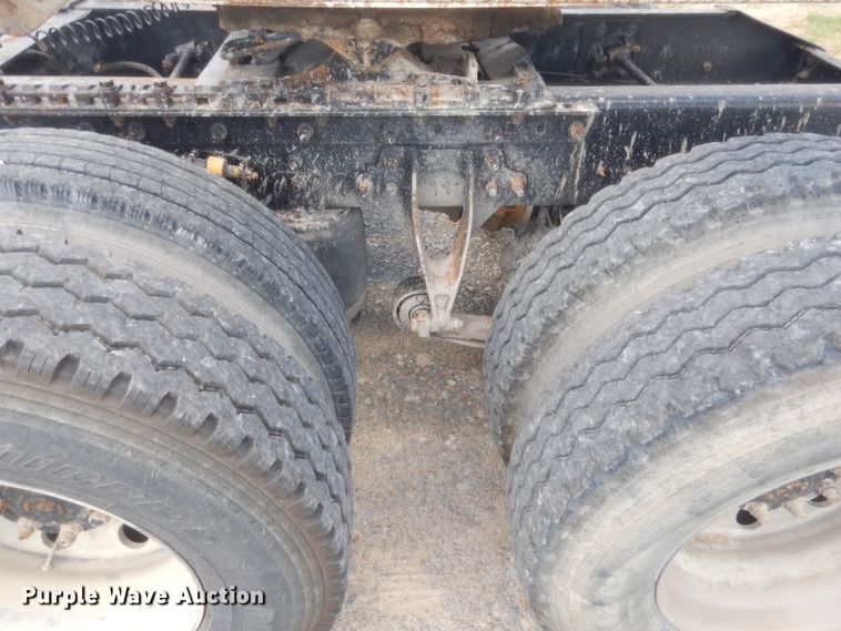 image for item HB9283 2006 International 9900i  semi truck