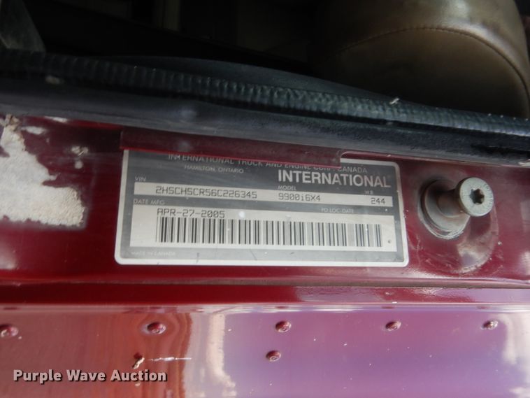 image for item HB9283 2006 International 9900i  semi truck