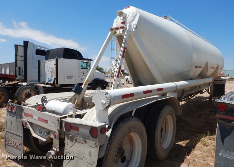 image for item HC9076 1983 Fruehauf HAB-FT-U pneumatic dry bulk trailer