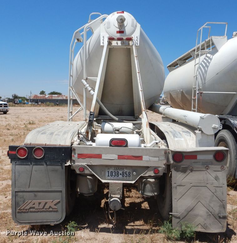 image for item HC9076 1983 Fruehauf HAB-FT-U pneumatic dry bulk trailer