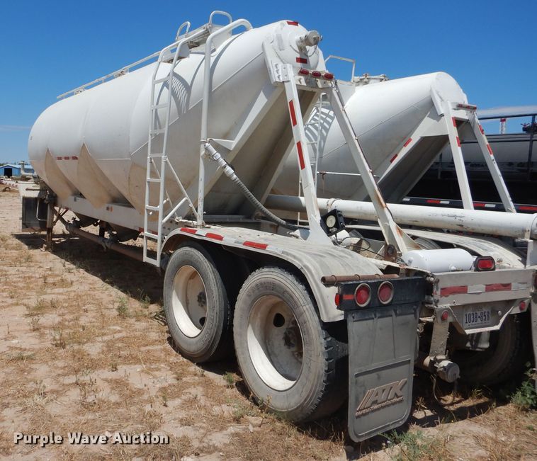 image for item HC9076 1983 Fruehauf HAB-FT-U pneumatic dry bulk trailer