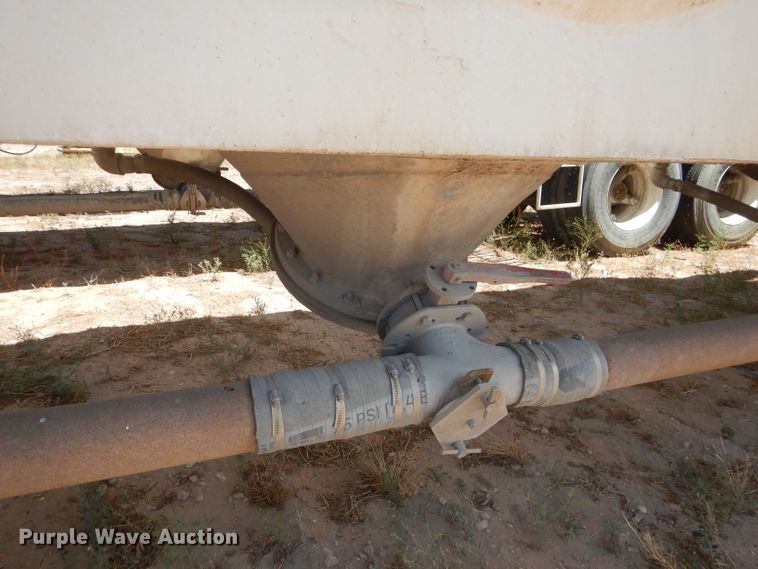 image for item HC9076 1983 Fruehauf HAB-FT-U pneumatic dry bulk trailer