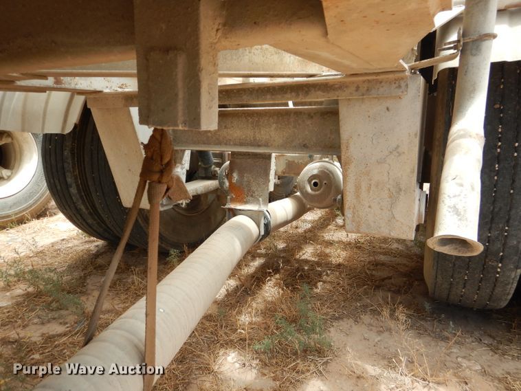 image for item HC9076 1983 Fruehauf HAB-FT-U pneumatic dry bulk trailer