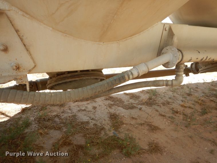 image for item HC9076 1983 Fruehauf HAB-FT-U pneumatic dry bulk trailer