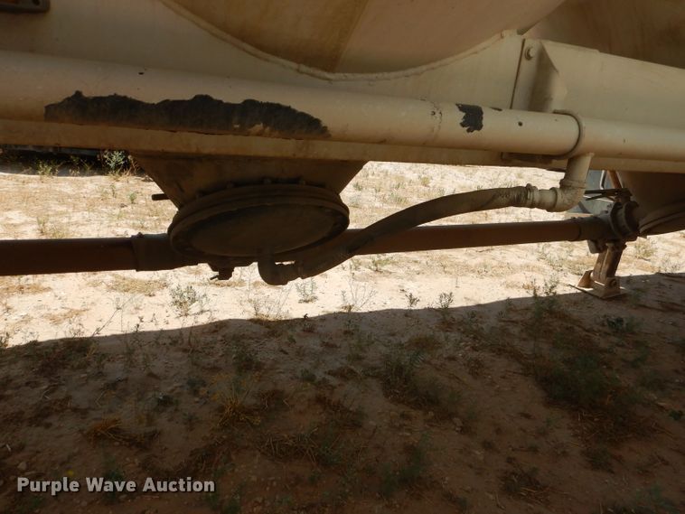 image for item HC9076 1983 Fruehauf HAB-FT-U pneumatic dry bulk trailer