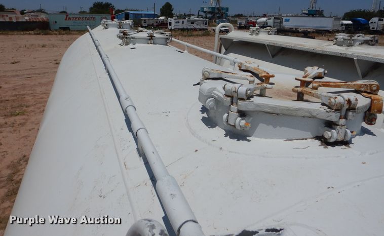 image for item HC9076 1983 Fruehauf HAB-FT-U pneumatic dry bulk trailer