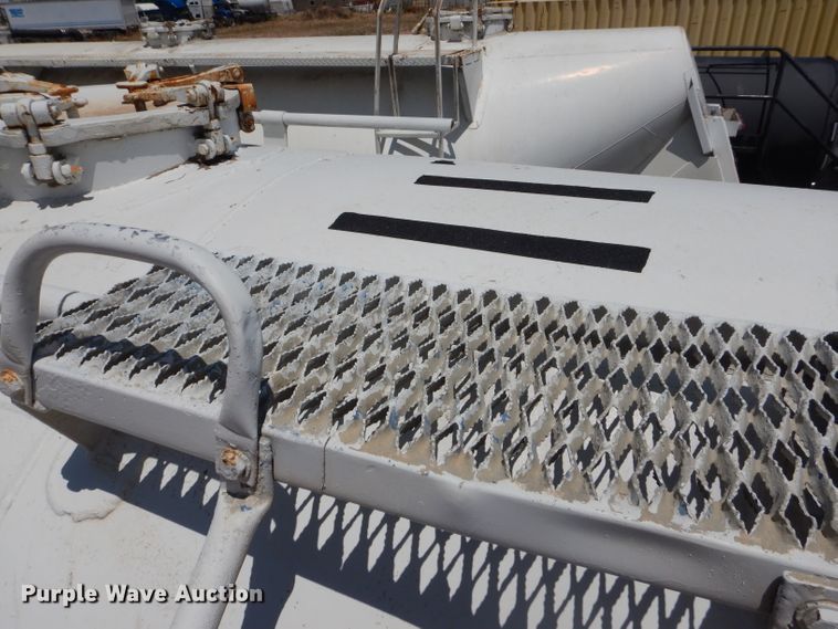 image for item HC9076 1983 Fruehauf HAB-FT-U pneumatic dry bulk trailer