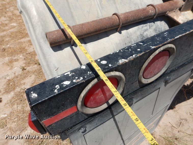 image for item HC9076 1983 Fruehauf HAB-FT-U pneumatic dry bulk trailer