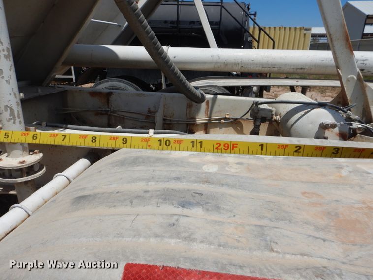 image for item HC9076 1983 Fruehauf HAB-FT-U pneumatic dry bulk trailer