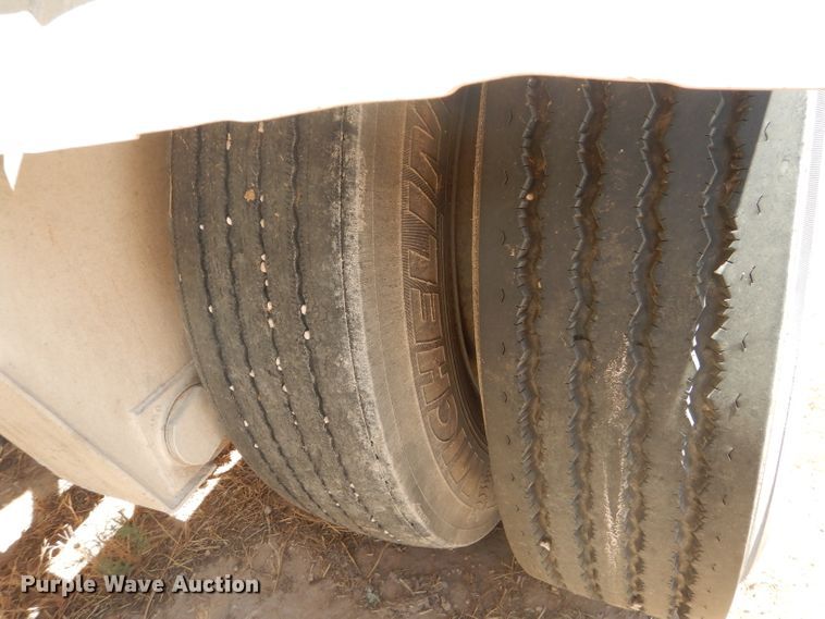 image for item HC9076 1983 Fruehauf HAB-FT-U pneumatic dry bulk trailer