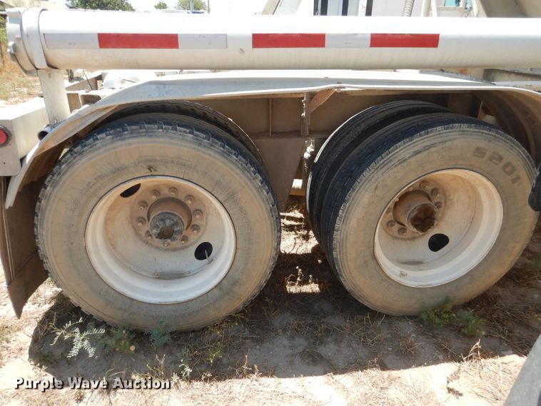 image for item HC9076 1983 Fruehauf HAB-FT-U pneumatic dry bulk trailer