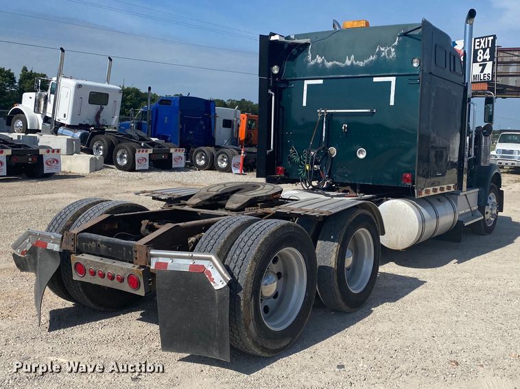 image for item HG9121 2003 International 9900i  semi truck