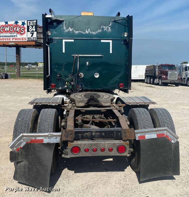 image for item HG9121 2003 International 9900i  semi truck