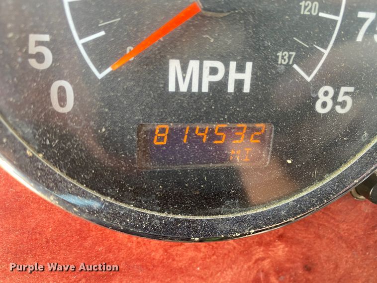 image for item HG9121 2003 International 9900i  semi truck