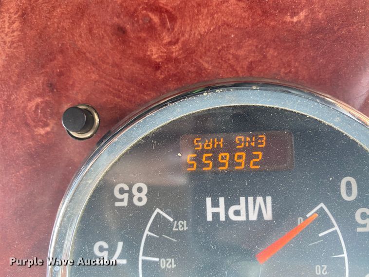 image for item HG9121 2003 International 9900i  semi truck