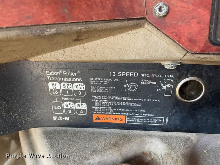 image for item HG9121 2003 International 9900i  semi truck