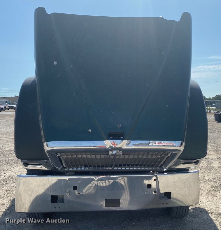 image for item HG9121 2003 International 9900i  semi truck