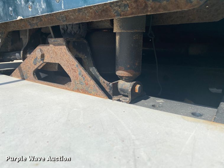 image for item HG9121 2003 International 9900i  semi truck