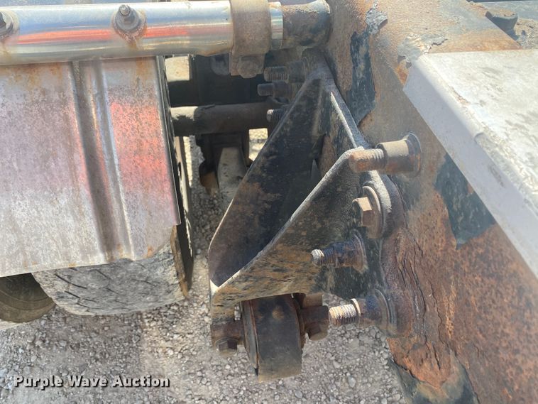 image for item HG9121 2003 International 9900i  semi truck