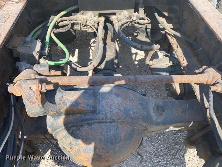 image for item HG9121 2003 International 9900i  semi truck