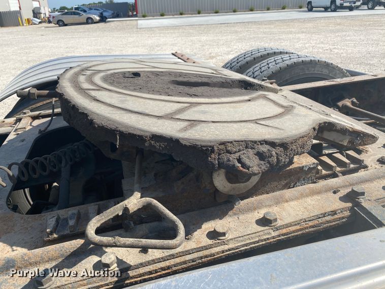 image for item HG9121 2003 International 9900i  semi truck