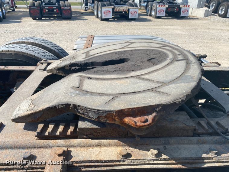 image for item HG9121 2003 International 9900i  semi truck