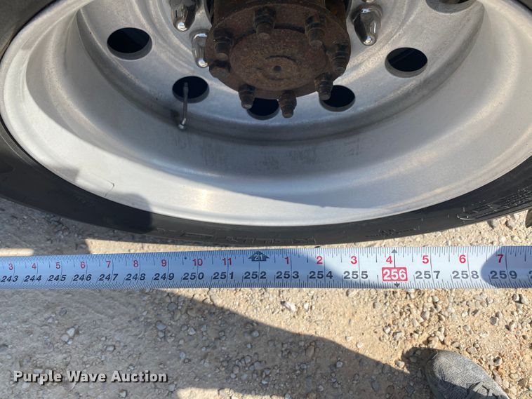 image for item HG9121 2003 International 9900i  semi truck