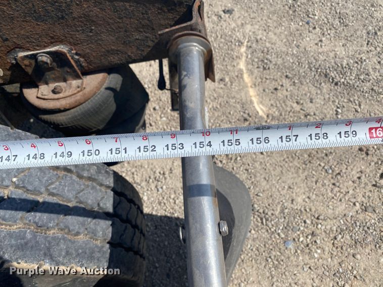 image for item HG9121 2003 International 9900i  semi truck