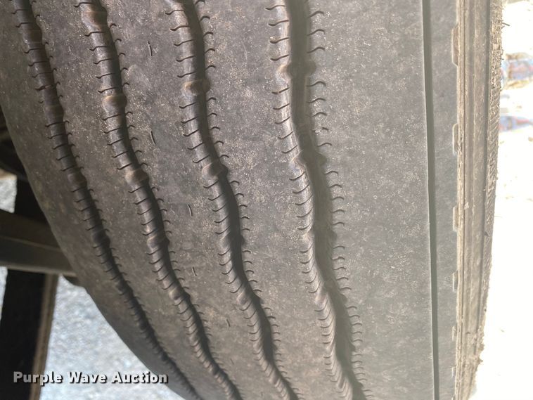 image for item HG9121 2003 International 9900i  semi truck