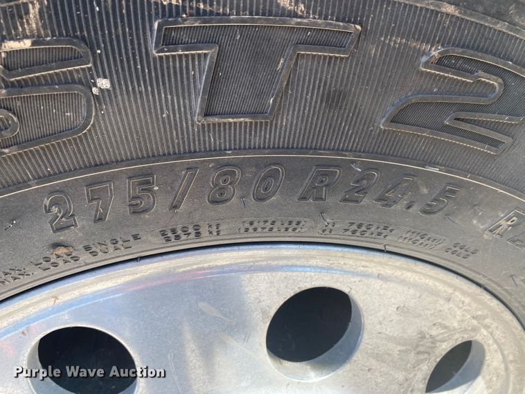 image for item HG9121 2003 International 9900i  semi truck