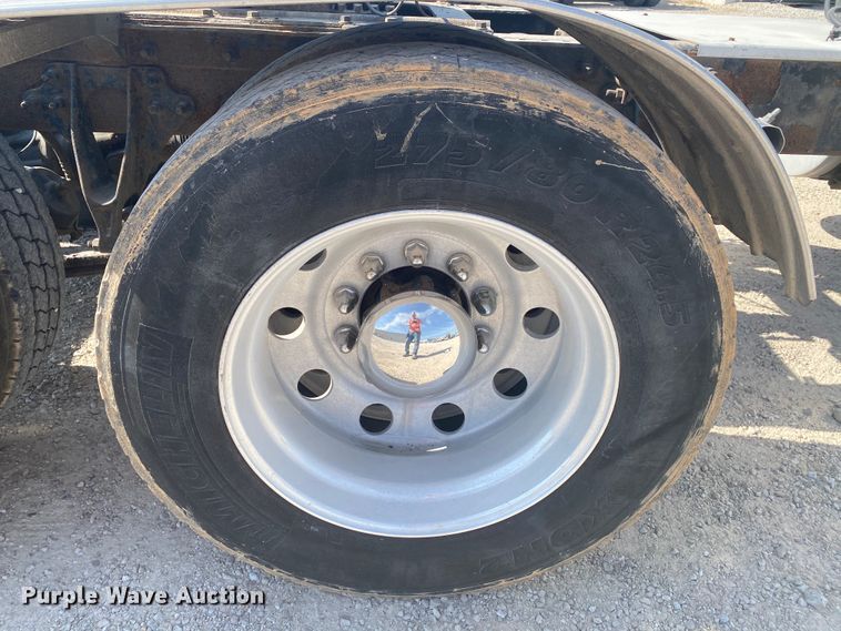 image for item HG9121 2003 International 9900i  semi truck