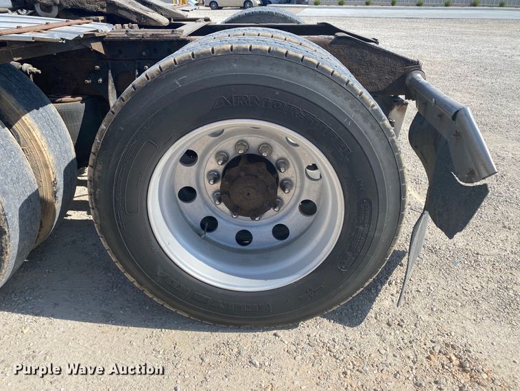 image for item HG9121 2003 International 9900i  semi truck