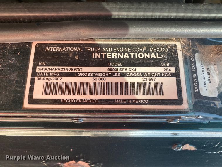 image for item HG9121 2003 International 9900i  semi truck