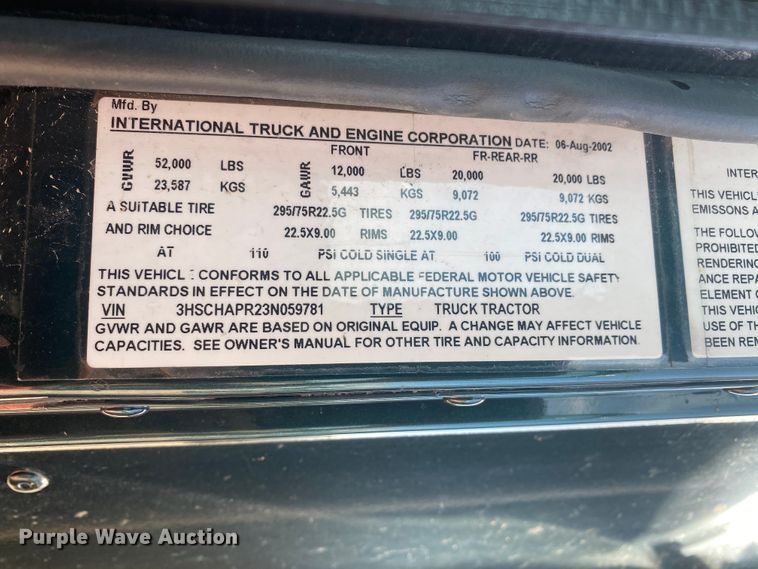 image for item HG9121 2003 International 9900i  semi truck