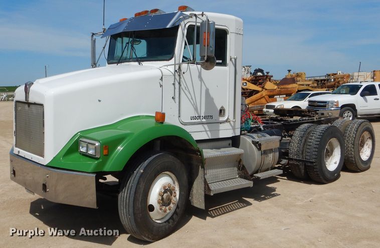 image for item HM9621 1992 Kenworth T400  semi truck