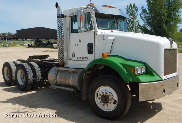 image for item HM9621 1992 Kenworth T400  semi truck