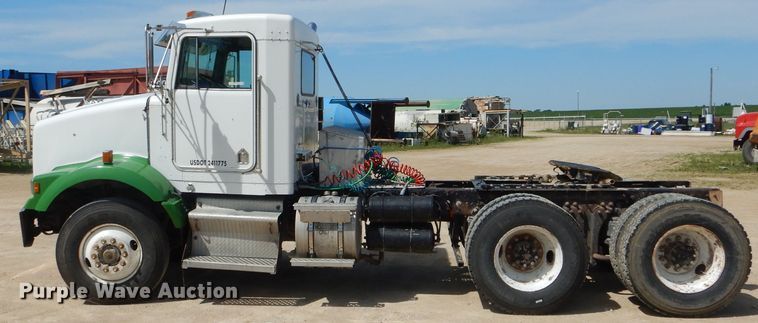 image for item HM9621 1992 Kenworth T400  semi truck