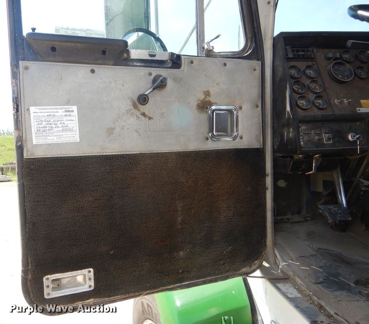 image for item HM9621 1992 Kenworth T400  semi truck