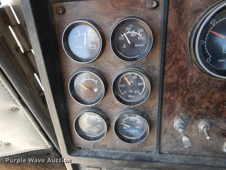 image for item HM9621 1992 Kenworth T400  semi truck