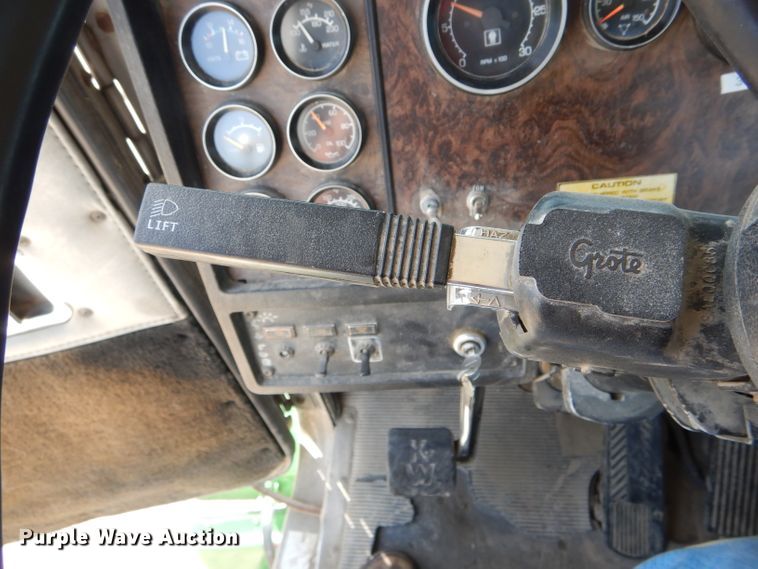 image for item HM9621 1992 Kenworth T400  semi truck