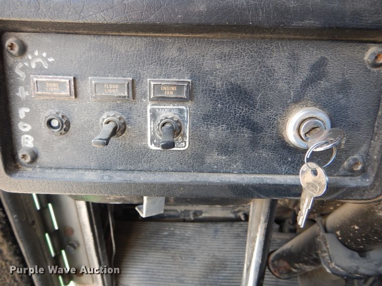 image for item HM9621 1992 Kenworth T400  semi truck