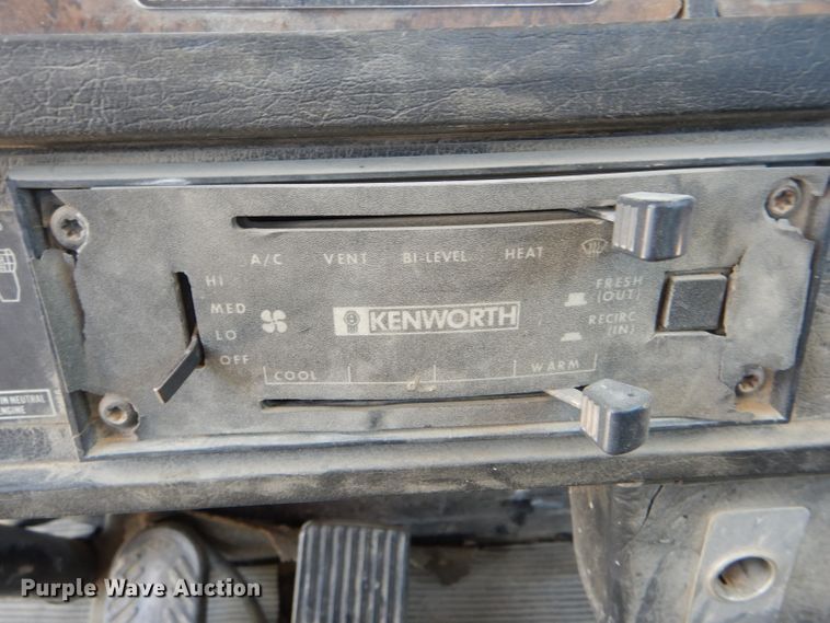 image for item HM9621 1992 Kenworth T400  semi truck