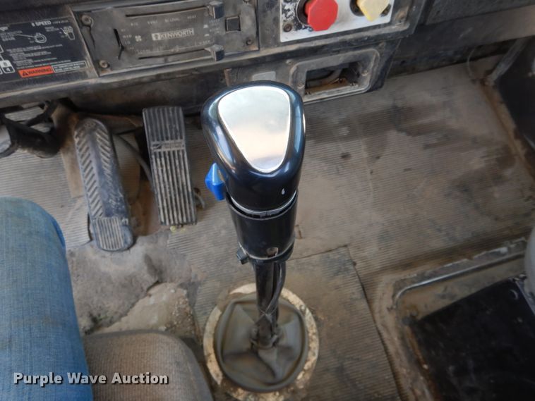 image for item HM9621 1992 Kenworth T400  semi truck